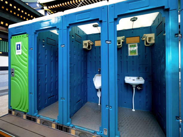 Best Luxury portable toilet rental  in Pella, IA